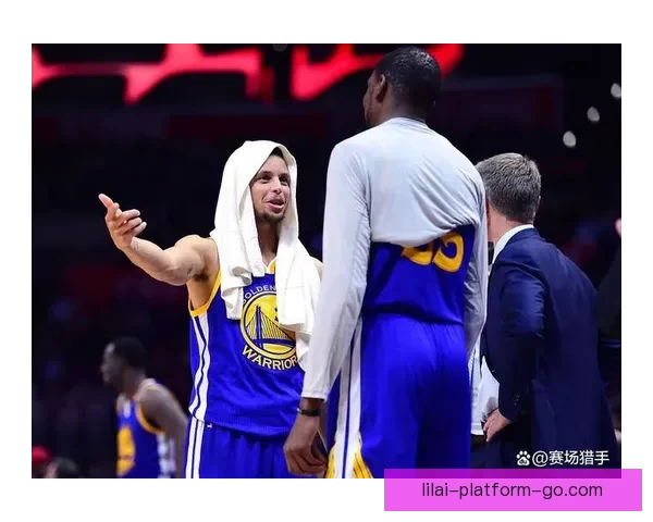 勇士官方：库里完成全队对抗训练 本周末将进行伤情重新评估